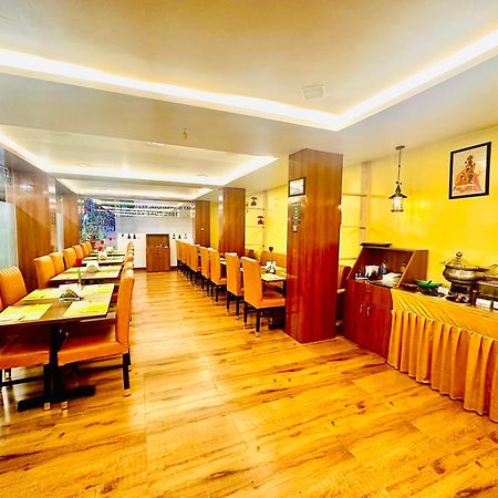 Hotel Sky International- Airport Zone Hyderabad 商沙巴 外观 照片