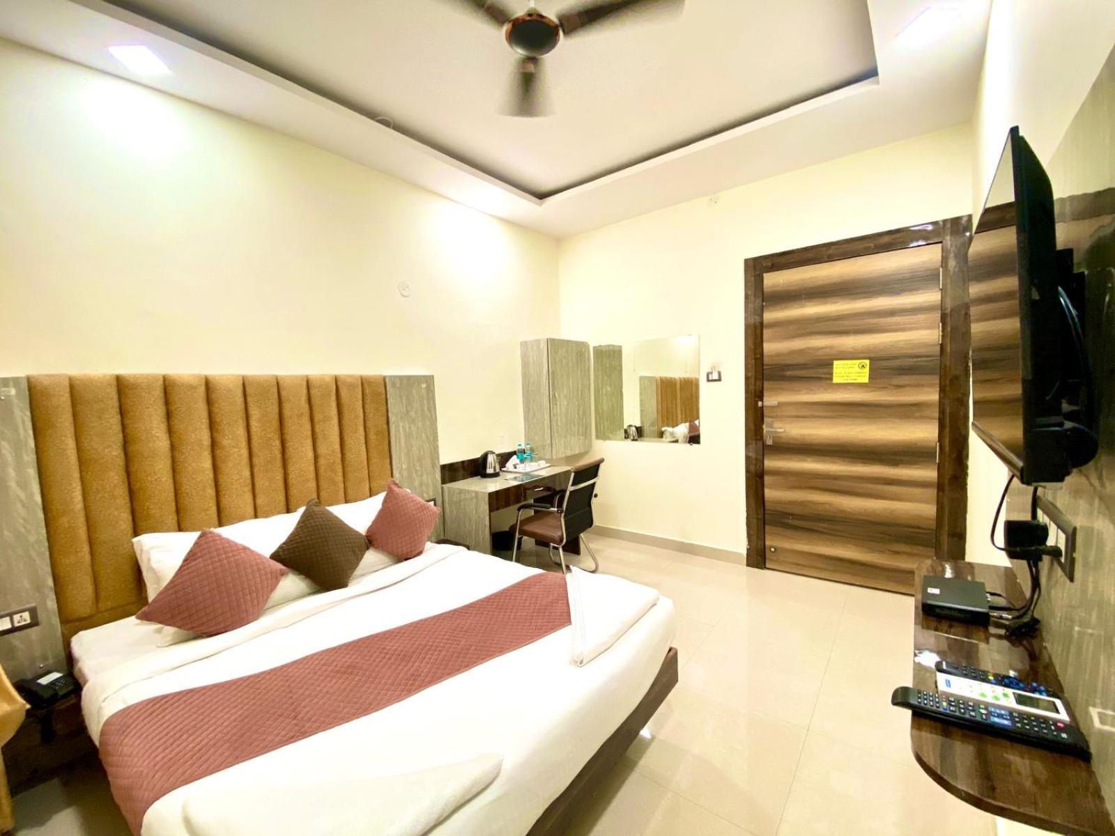 Hotel Sky International- Airport Zone Hyderabad 商沙巴 外观 照片