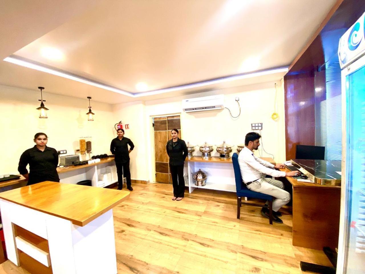 Hotel Sky International- Airport Zone Hyderabad 商沙巴 外观 照片
