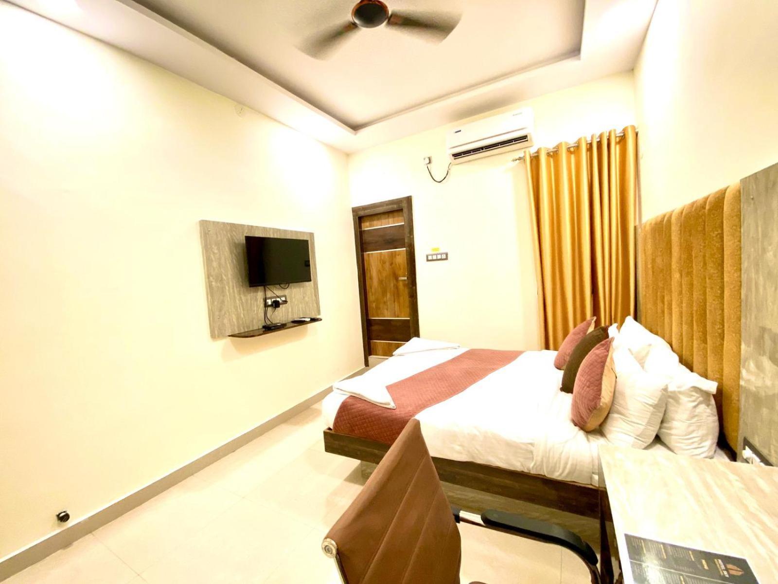 Hotel Sky International- Airport Zone Hyderabad 商沙巴 外观 照片