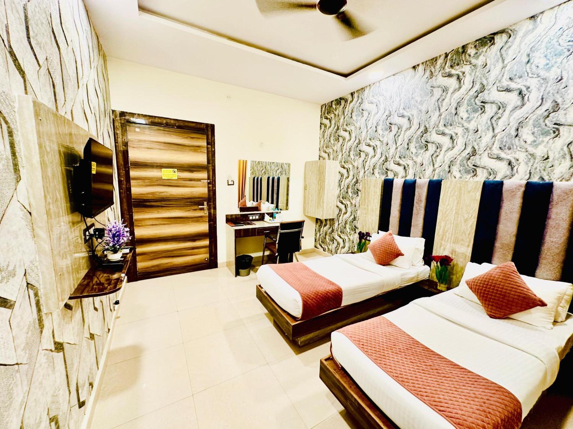 Hotel Sky International- Airport Zone Hyderabad 商沙巴 外观 照片