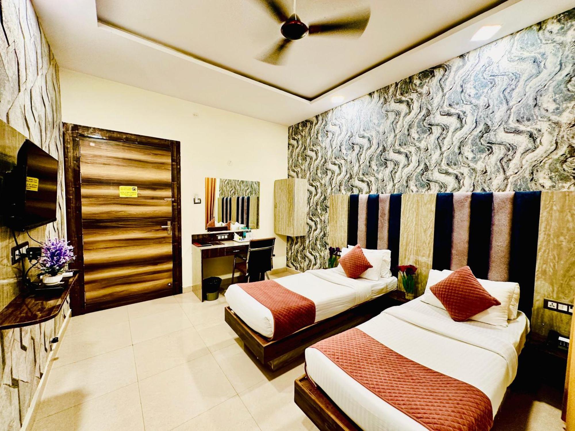 Hotel Sky International- Airport Zone Hyderabad 商沙巴 外观 照片