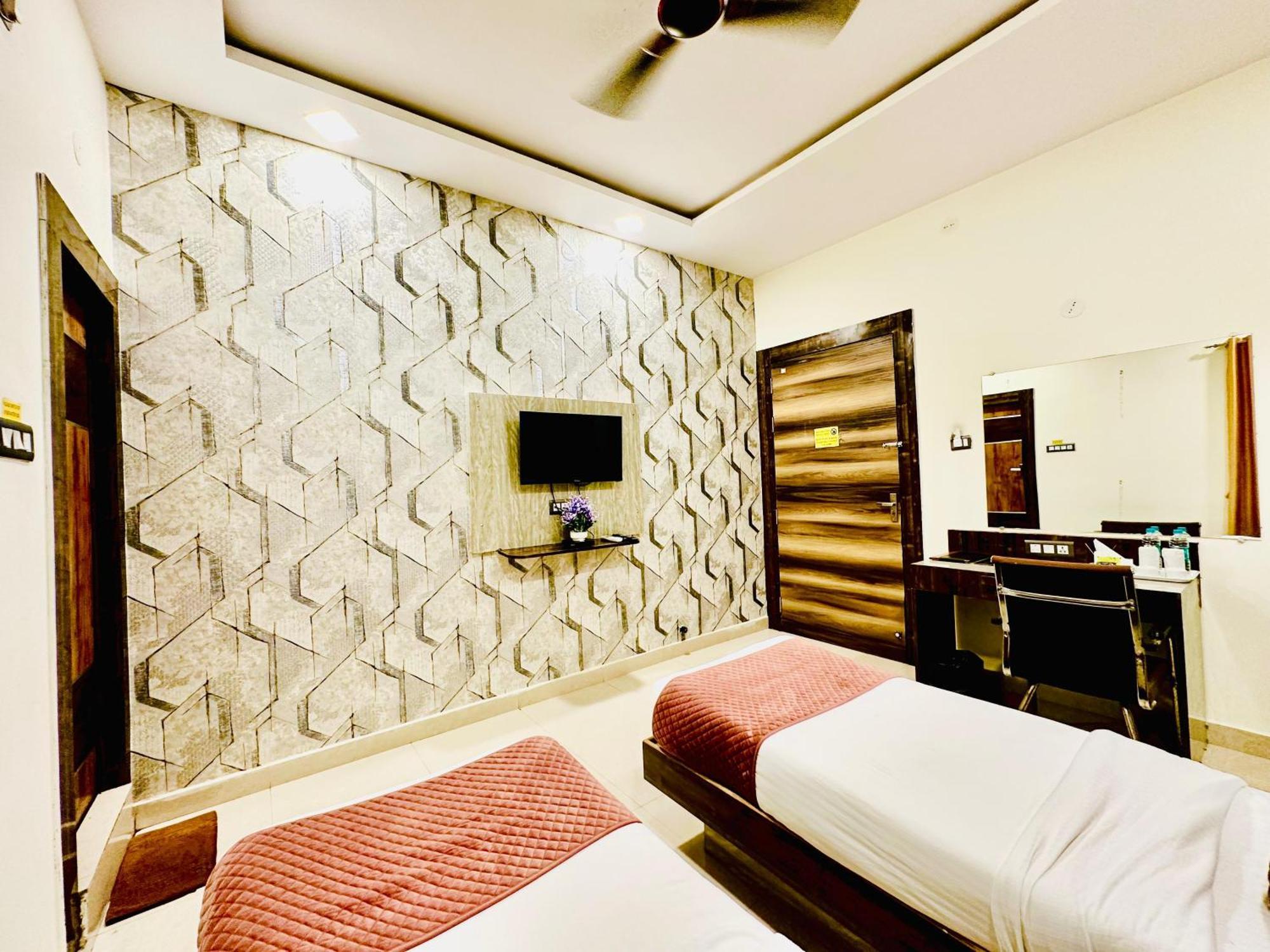 Hotel Sky International- Airport Zone Hyderabad 商沙巴 外观 照片